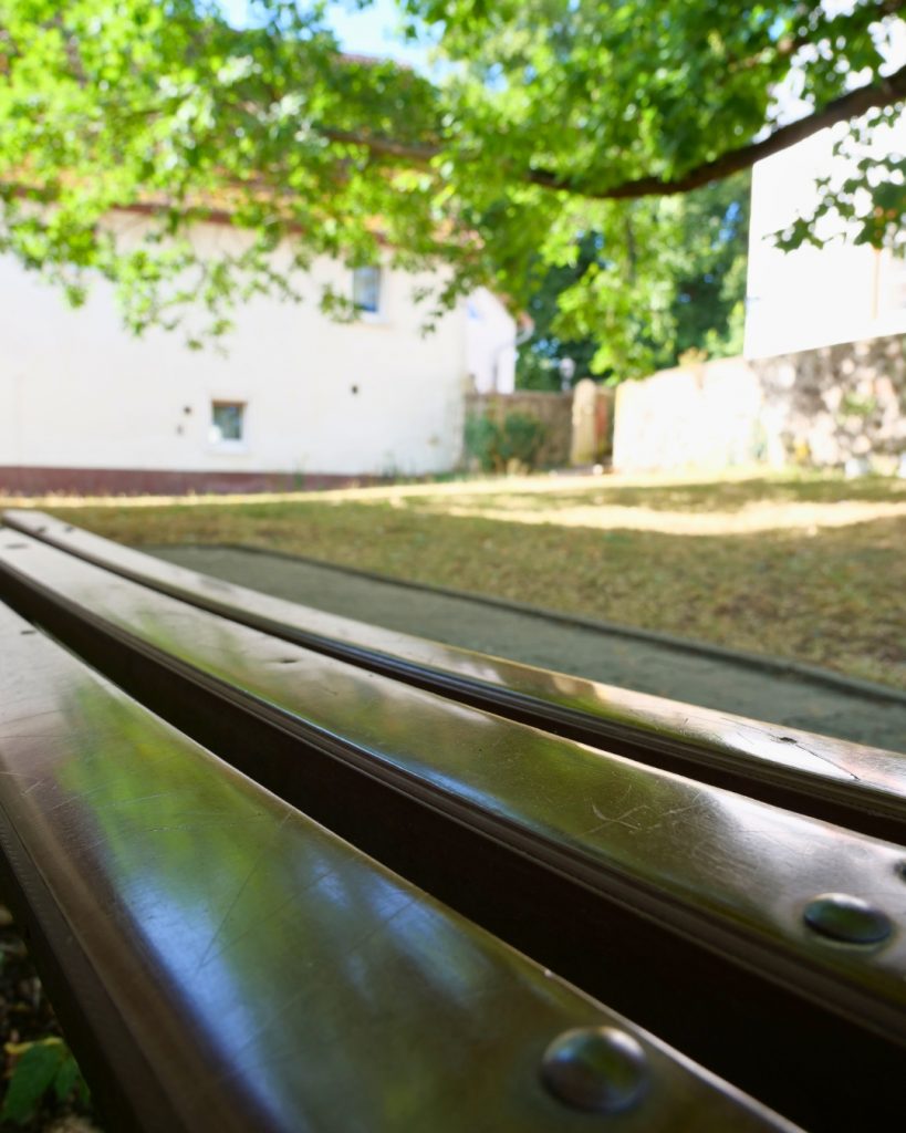 Sommerimpressionen an der evangelischen Kirche in Obbornhofen